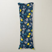 Lemon branches with blossoms and fruit on blue lichaamskussen (Voorkant Verticaal)