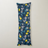 Lemon branches with blossoms and fruit on blue lichaamskussen (Achterkant (Verticaal))