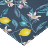 Lemon branches with blossoms and fruit on blue tafelkleed (Gekanteld)