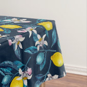Lemon branches with blossoms and fruit on blue tafelkleed (Voorbeeld)