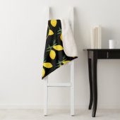 Lemon Citrus Monogram Sherpa Deken (In situ)