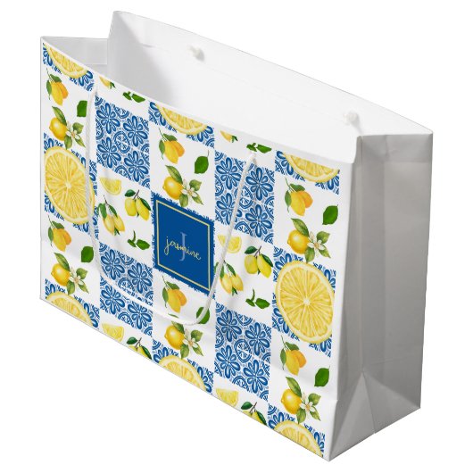 Lemon Monogram Name French Country Tile Pattern Groot Cadeauzakje (Voorkant Gekanteld)