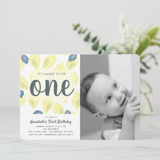 Lemon Pattern Foto 1e verjaardag Uitnodiging (Staand voorkant)