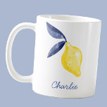 Lemon persoonlijk koffiemok<br><div class="desc">citruscitruscitroenontwerp van waterverf in geel met blauwachtige blaasjes voor een fruitige zomeropname van visueel vitamine C. Originele kunst door Nic Squirrell. Verander of verwijder de naam om te personaliseren.</div>