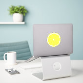 Lemon Slice-Sticker Sticker (Laptop op bureau)