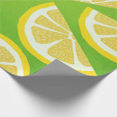 Lemon Slices on Lime Green Background Cadeaupapier (Hoek)
