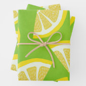 Lemon Slices on Lime Green Background Inpakpapier Vel (In situ)