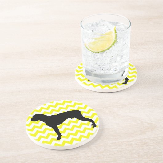 Lemon Yellow Chevron met Boxer Silhouette Zandsteen Onderzetter (Zijkant)