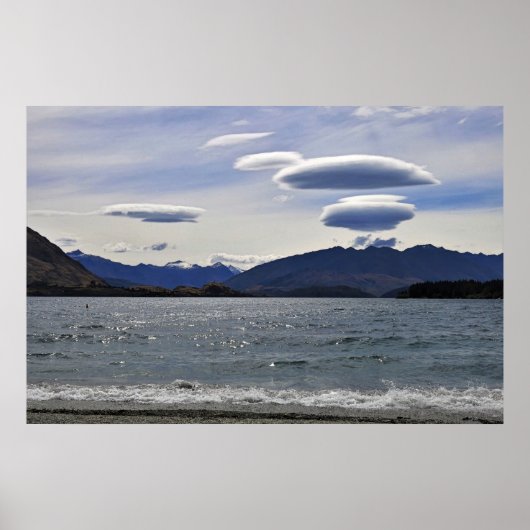 Lenicular Clouds Over Lake Wanaka Poster (Voorkant)