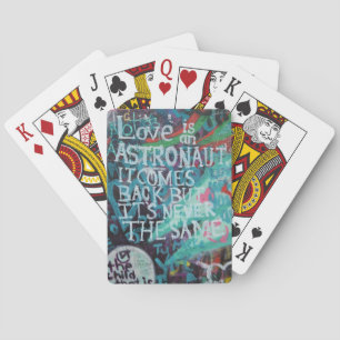 Lennon Wall, Love is als een astronaut graffiti Speelkaarten
