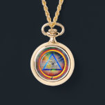 Lens Of Providence Ketting Horloge<br><div class="desc">De Lens van Voorzienigheid is de cirkelvormige ring van gloeiende energie waardoor het oog van God over alle schepping waakt. Gebaseerd op oude traditionele iconografie blijft het tijdloos als een symbool van almacht omlijst door de gelijkzijdige driehoek van macht, wijsheid en mededogen. Stel je geest in het juiste perspectief, zuiver...</div>