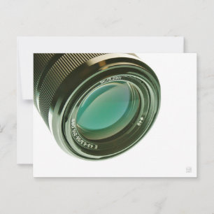 Lens van een fotocamera, een scherpe blik. briefkaart