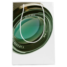 Lens van een fotocamera, een scherpe blik. medium cadeauzakje