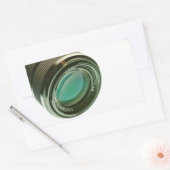 Lens van een fotocamera, een scherpe blik. rechthoekige sticker (Envelop)