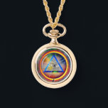 Lens van Providence Ketting Watch<br><div class="desc">De Lens van de Voorzienigheid is de cirkelvormige ring van gloeiende energie waardoor het oog van God waakt over de hele schepping. Gebaseerd op oude traditionele iconografie blijft het tijdloos als een symbool van almacht, omlijst in de gelijkzijdige driehoek van macht, wijsheid en mededogen. Stel je geest samen, zuiveer je...</div>
