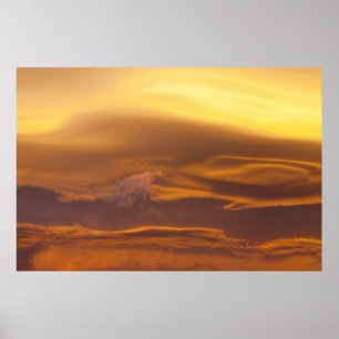 Lensvormige wolk bij zonsondergang poster