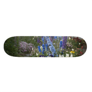 Lentbloemen langs een tuinpad, Georgia Persoonlijk Skateboard