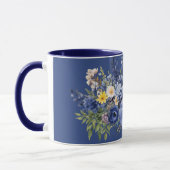 Lente bloemen, donkerblauwe achtergrond, mok (Links)