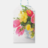 Lente bloemen in mand driehoek sticker cadeaulabel (Voorkant)