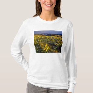 Lente bloemen in overvloed bij de Tom T-shirt
