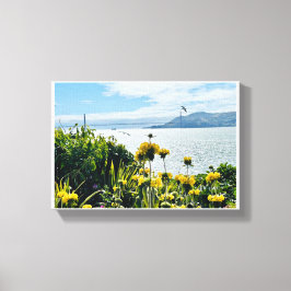 Lente bloemen met uitzicht op de Baai Canvas Afdruk