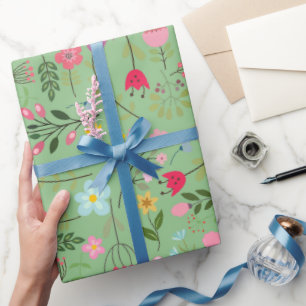 Lente bloemen op het groen van de tuin cadeaupapier