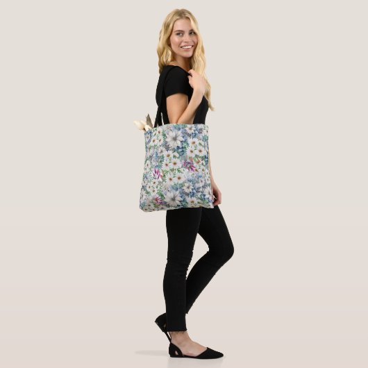 Lente Daisies & Blauw Bloemen Patroon Tote Bag (Op model)