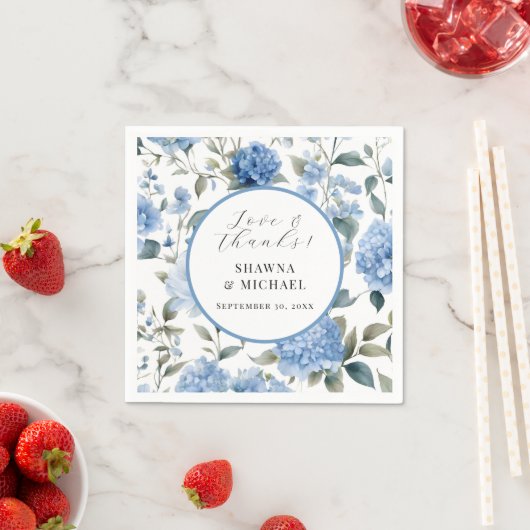 Lente Floral Modern Elegant Blauw Op Witte Bruilof Servet (Insitu)