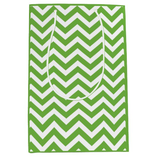 Lente groen & witte Chevron-huwelijksverjaardag Medium Cadeauzakje (Voorkant)