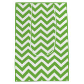 Lente groen & witte Chevron-huwelijksverjaardag Medium Cadeauzakje (Achterkant)