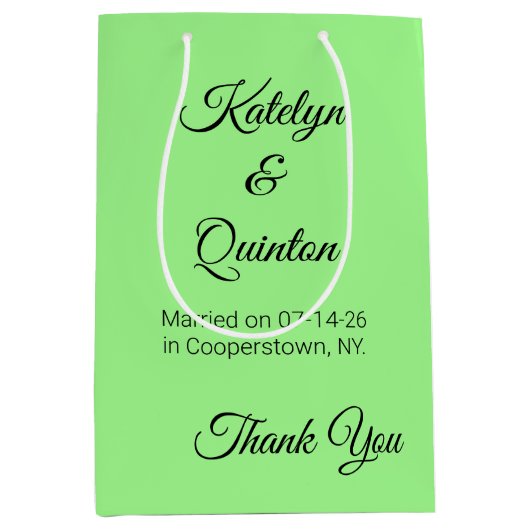 Lente Groen & Zwart in Elegantie: Bruiloft Medium Cadeauzakje (Voorkant)