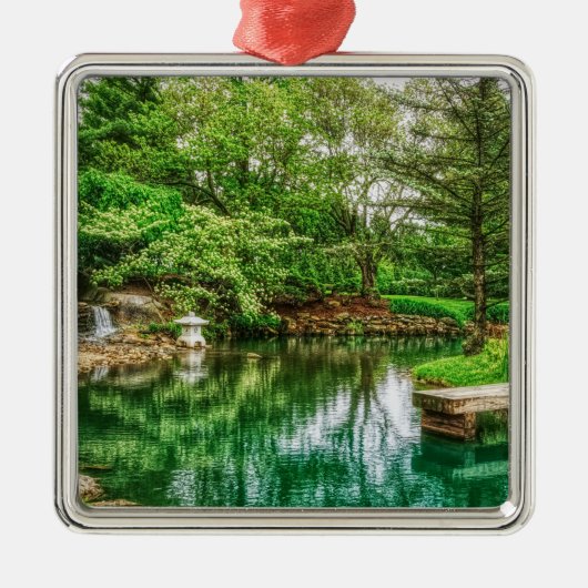 Lente groene reflecties metalen ornament (Voorkant)