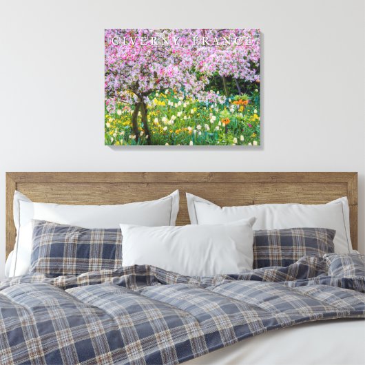 Lente in de tuin van Claude Monet Canvas Afdruk (Insitu (Slaapkamer))