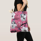 Lente in roze tote bag (Dichtbij)