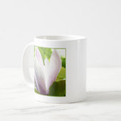 lente magnolia bloem koffiemok (Voorkant links)