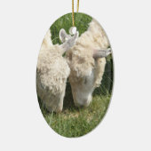 Lente/Pasen: Twee lammeren hetzelfde gras, één voo Keramisch Ornament (Links)