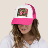 Lente roze bloeiende kweepel trucker pet (In situ)