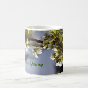 lente witte kersenbloesems, moederdag cadeaus. koffiemok