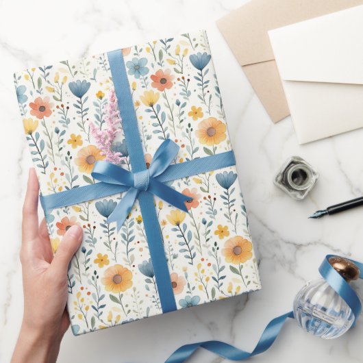 Lentebloemen op licht crèmekleurig cadeaupapier (Geschenken)