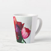 Lentebloemstuk met tulpen latte mok (Rechterhoek)