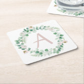 Lentekrans met pioen en aanpasbare letter kartonnen onderzetters (Schuin)