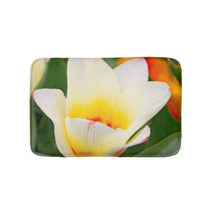 Lentereclosetupfoto van tulp badmat