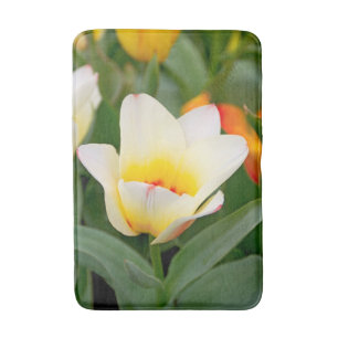 Lentereclosetupfoto van tulp badmat