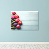 Lentetulpen voor Valentijnsdag Canvas Afdruk (Insitu (Houten vloer))