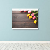 Lentetulpen voor Valentijnsdag Canvas Afdruk (Insitu (Houten vloer))