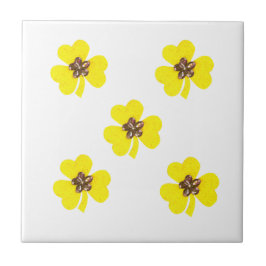 Lentgele, lichtgele klaveren voor keuken tegeltje