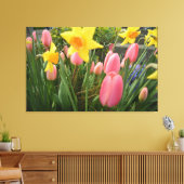 Lentroze tulp en gele daffodilbloemen canvas afdruk (Insitu (Woonkamer))