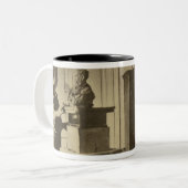 Leo Tolstoy en de beeldhouwer Paolo Tweekleurige Koffiemok (Voorkant links)