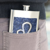 Leo Zodiac-bordje op Navy Blue Digital Camo Flacon (Voorbeeld)