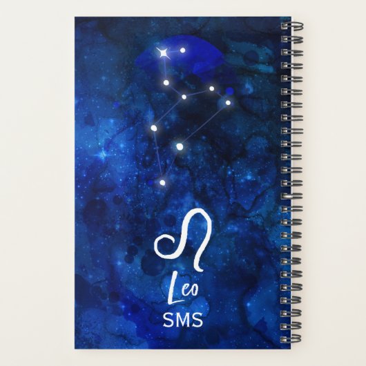 Leo Zodiac Constellation Dark Blue Galaxy Monogram Planner (Achterkant)